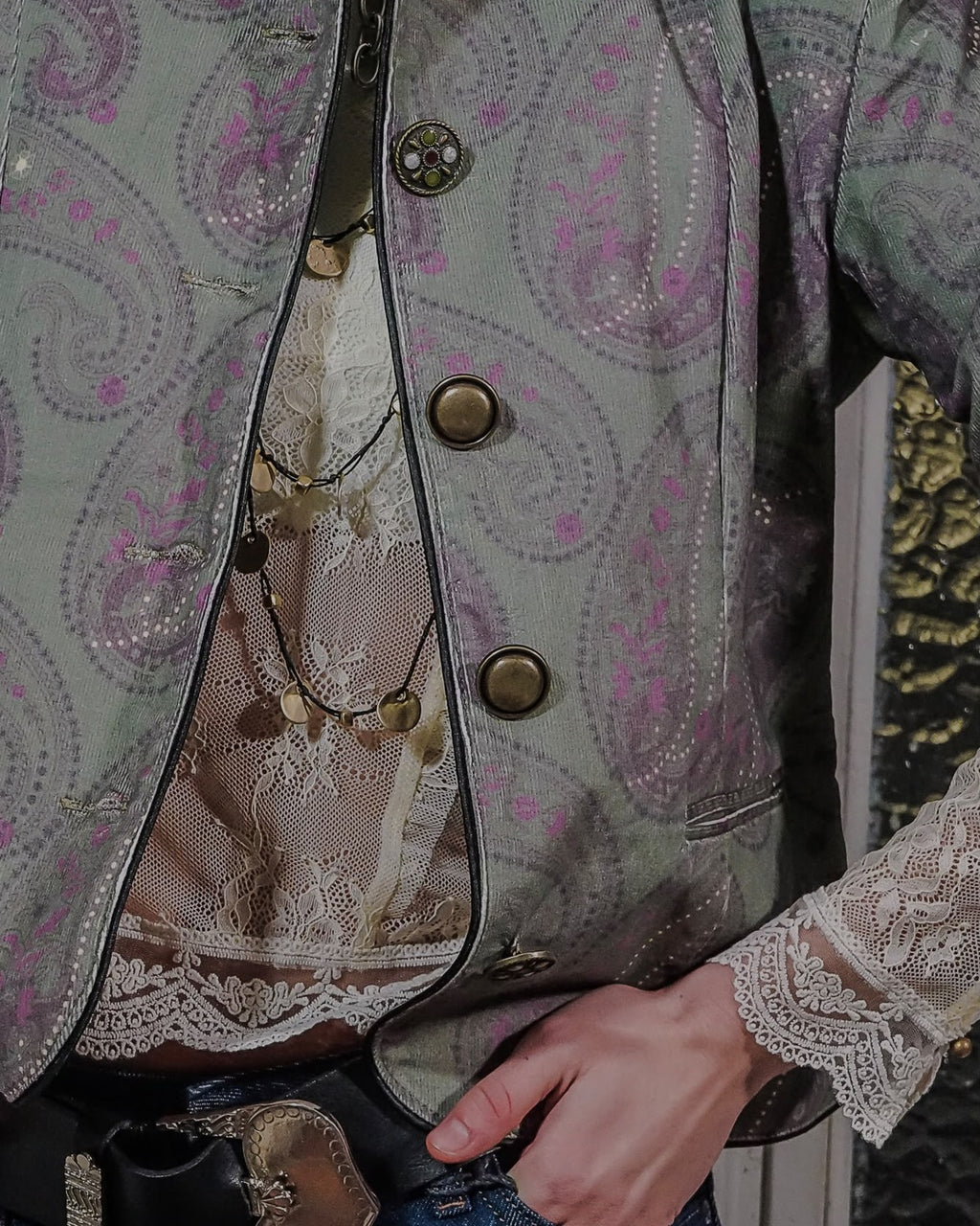 Chaqueta Sello Tinta - detalle de botones y estampa